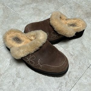 UGG Clogs Sz 8